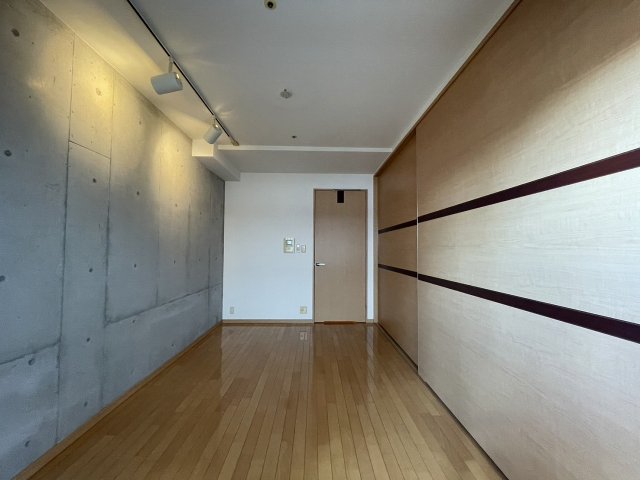 居室・リビング　同マンションの別のお部屋の写真です。