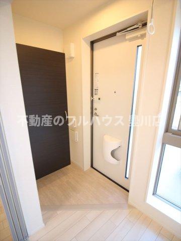 玄関　写真は同型タイプ別物件