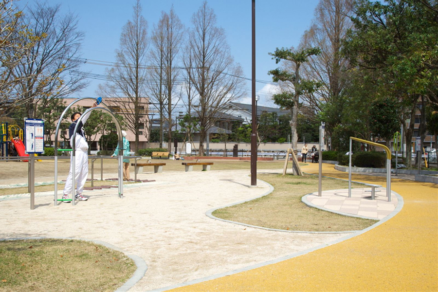 公園　三宅中央公園（公園）まで389m