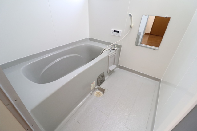 バス・シャワールーム　追い焚き給湯・一坪風呂