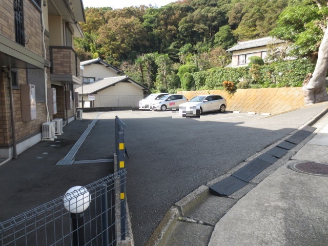駐車場　敷地内駐車場／要空確認