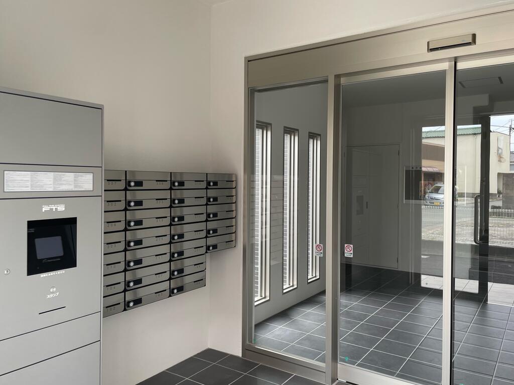 ロビー　風除室