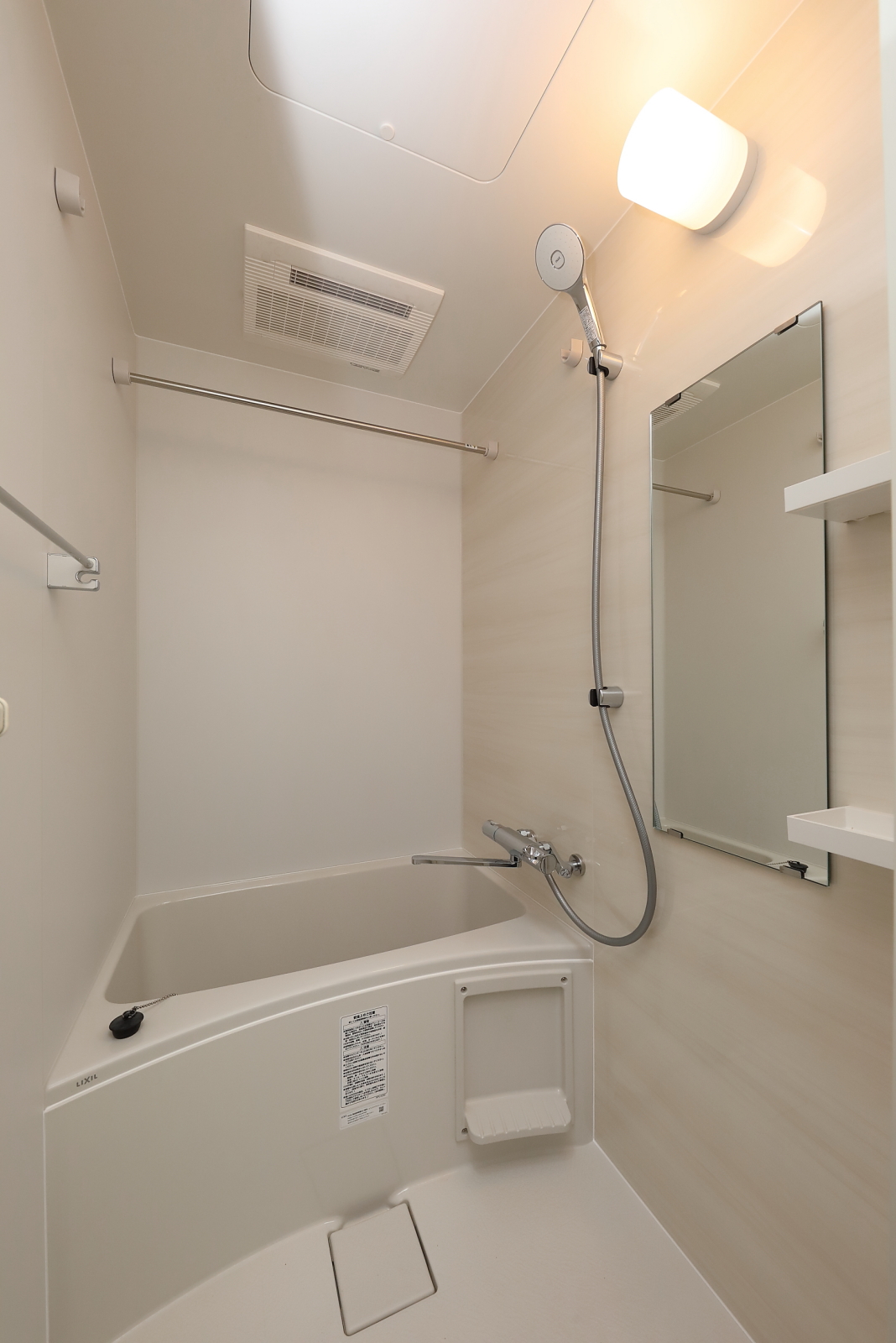 バス・シャワールーム　浴室乾燥機付き