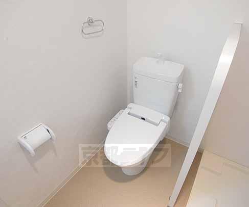 トイレ　角部屋仕様：ウォシュレットです