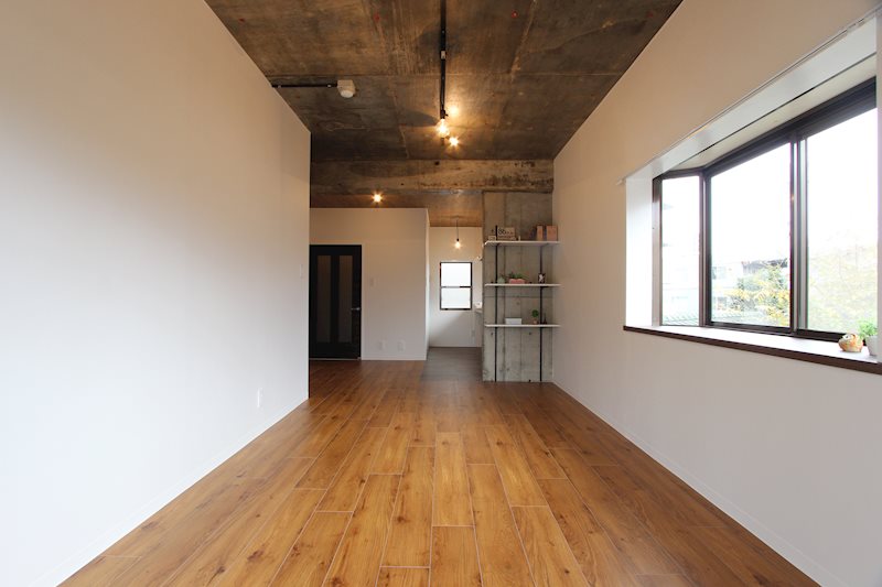 居室・リビング　天井の一部がコンクリート剥き出しのオシャレＲＯＯＭ★