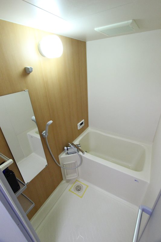 バス・シャワールーム　追い焚き機能完備の浴室★