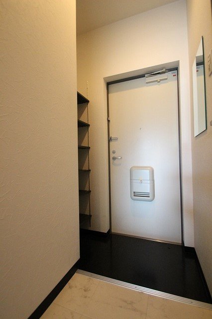 玄関　同物件、別号室のものです。