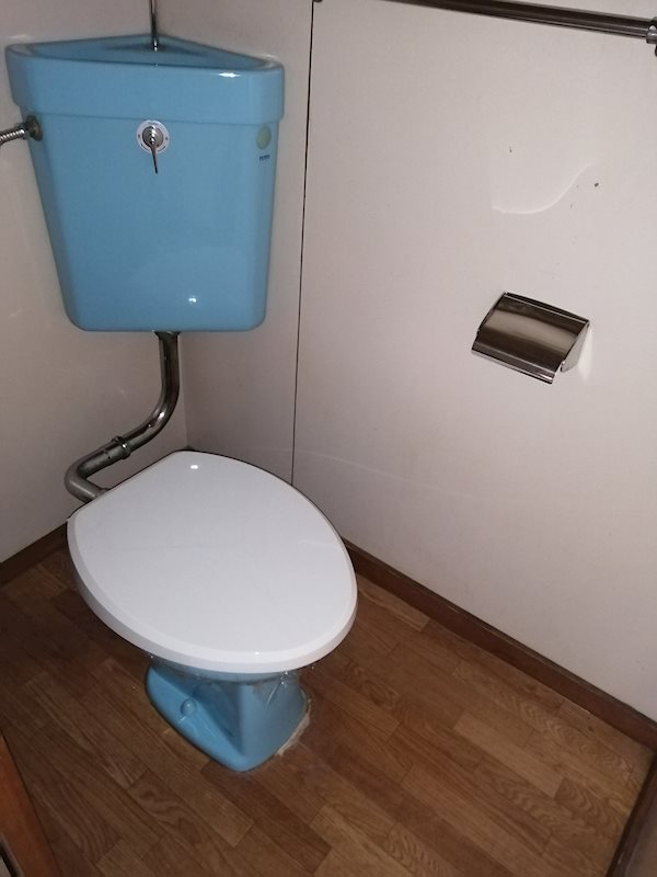地下鉄東山線 一社駅 徒歩8分 4階建 築50年のトイレ写真