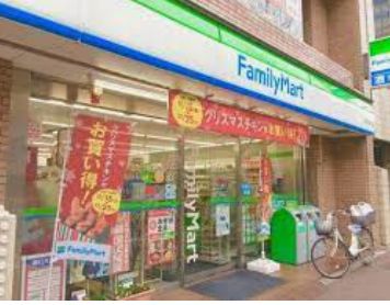 コンビニ　ファミリーマート 四谷大通り店（コンビニ）まで518m