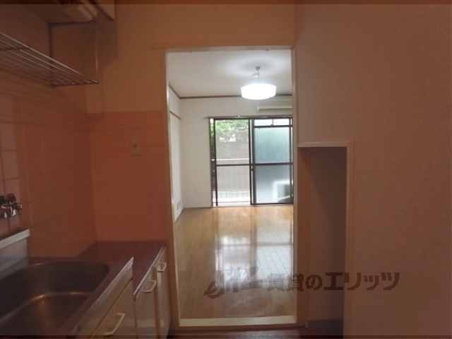 玄関　玄関口よりの様子