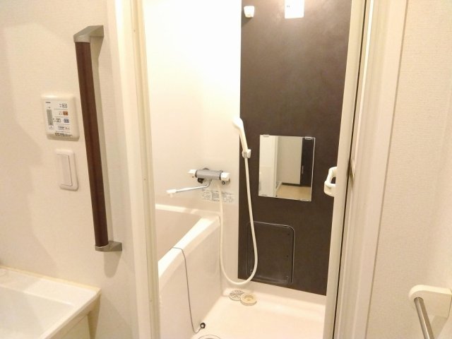 バス・シャワールーム　お風呂で日々の疲れを落としましょう