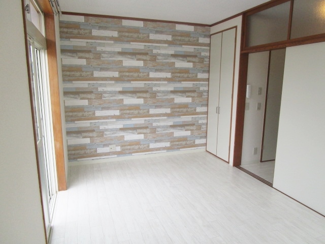 居室・リビング　別号室の参考写真になります。