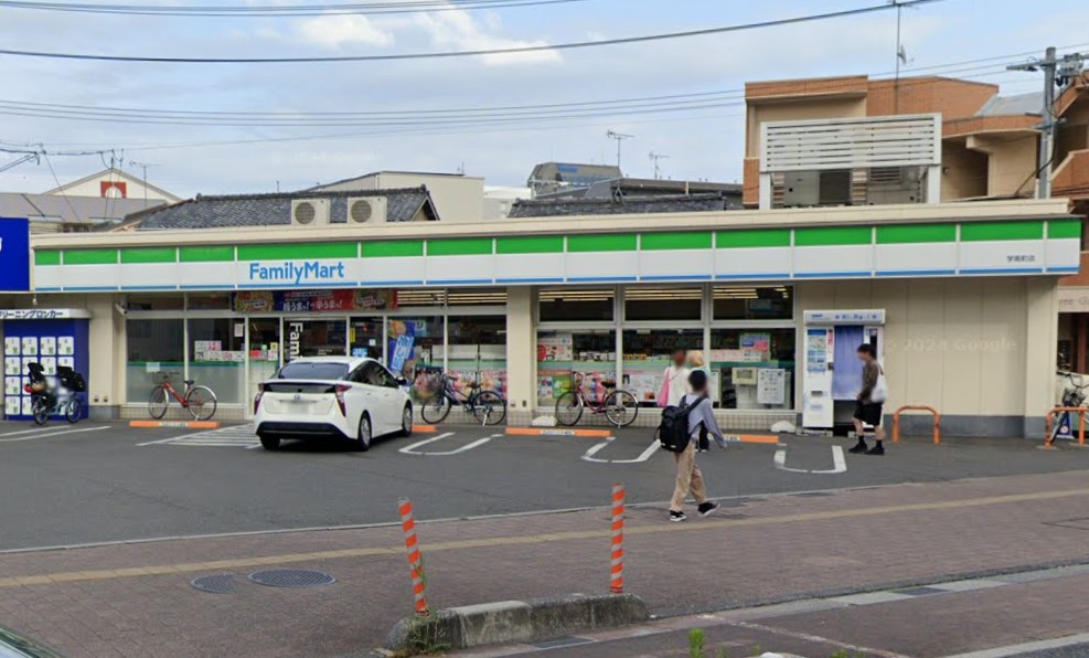 コンビニ　ファミリーマート学南町店（コンビニ）まで478m