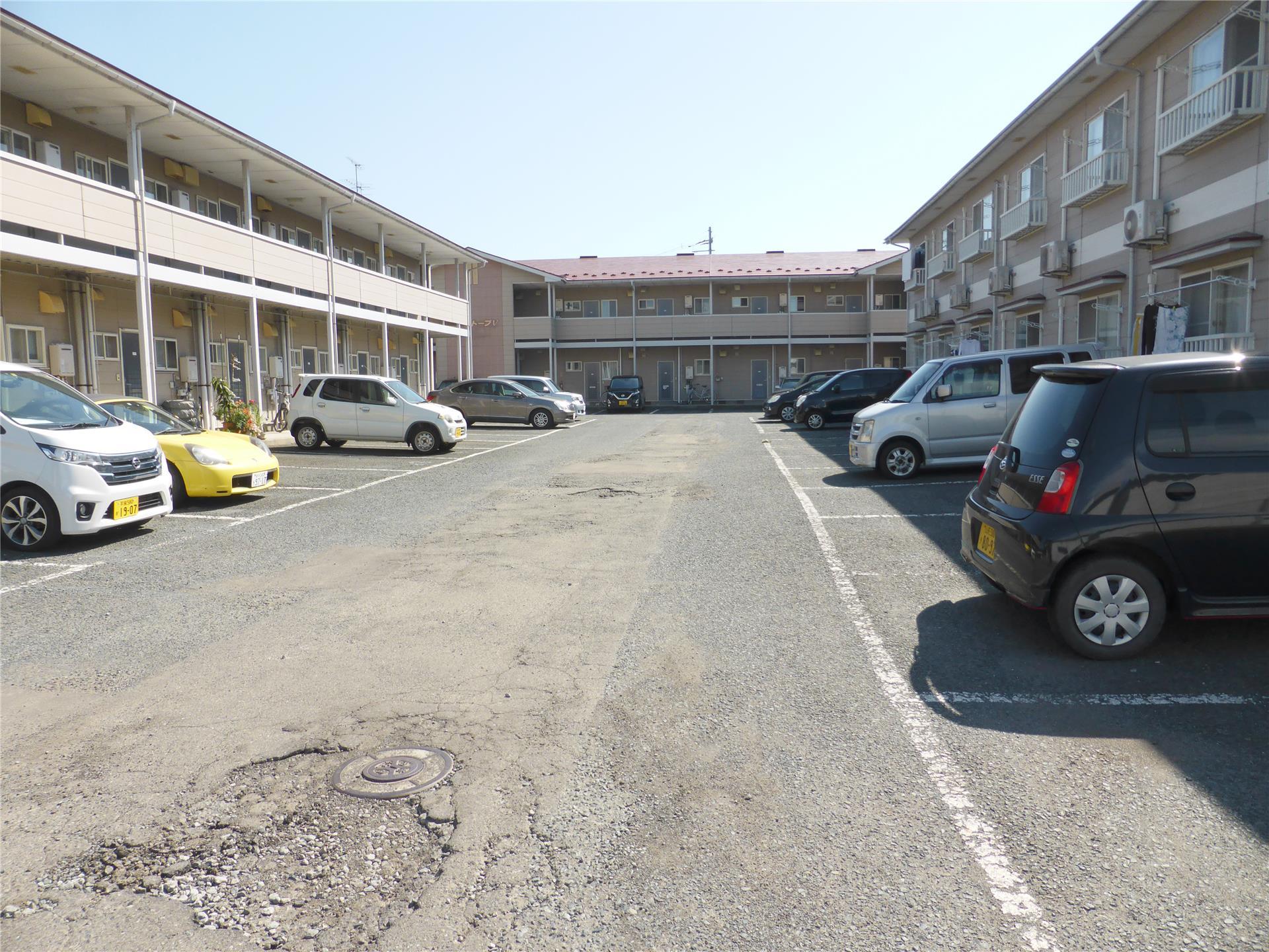 エントランス　駐車場