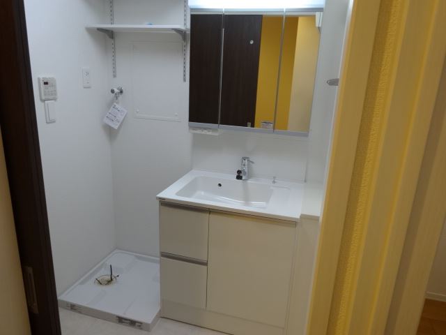 洗面設備　三面鏡ですよ