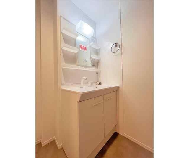 洗面設備　シャワー付洗面化粧台