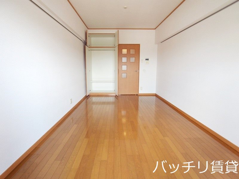 居室・リビング　別号室タイプの為、現状を優先致します。