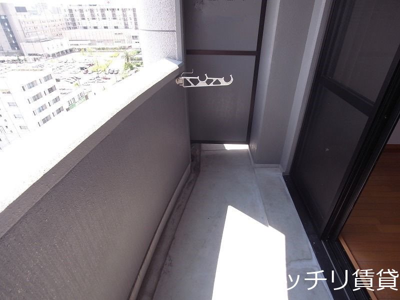 バルコニー　別号室タイプの為、現状を優先致します。