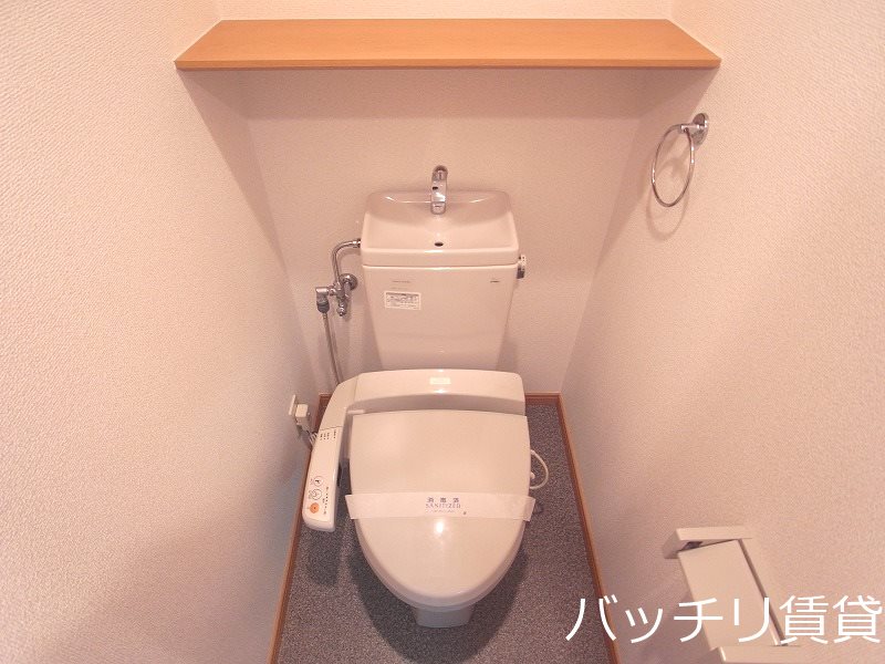 トイレ　別号室タイプの為、現状を優先致します。