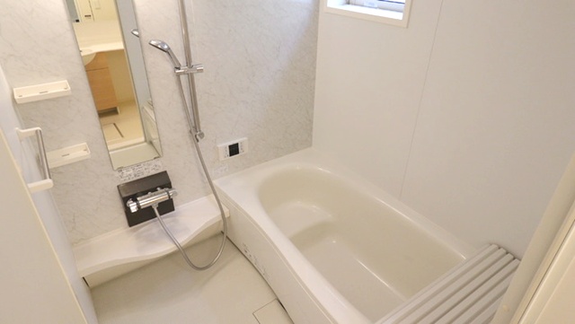 バス・シャワールーム　雨の日でも安心の浴室乾燥機付きです♪