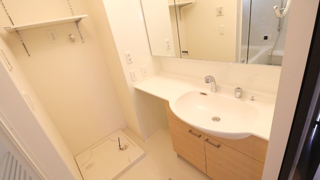 洗面設備　身支度に欠かせない独立洗面台♪