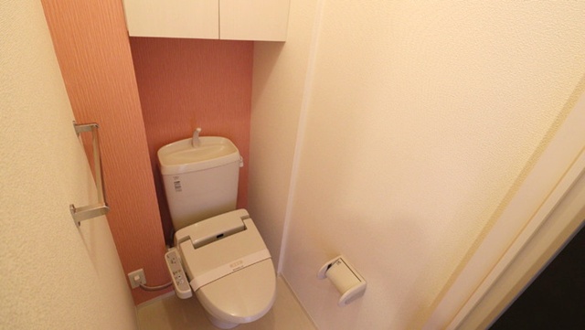 トイレ　嬉しい温水洗浄便座♪