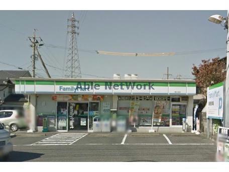 コンビニ　ファミリーマート西大友店（コンビニ）まで406m