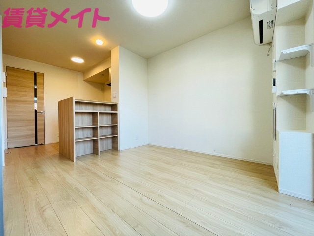 居室・リビング　同物件別室の画像です