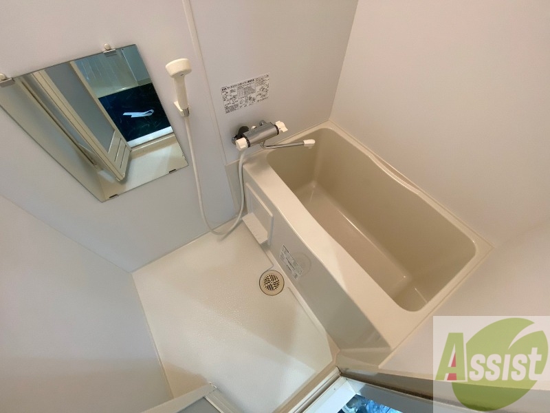 バス・シャワールーム　お風呂になります。一日の疲れを癒してくださいね。