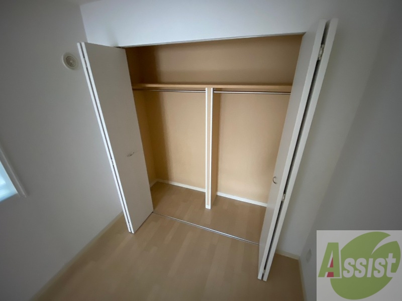 収納　クローゼットは奥行きもあり、荷物が多い方でも安心です。