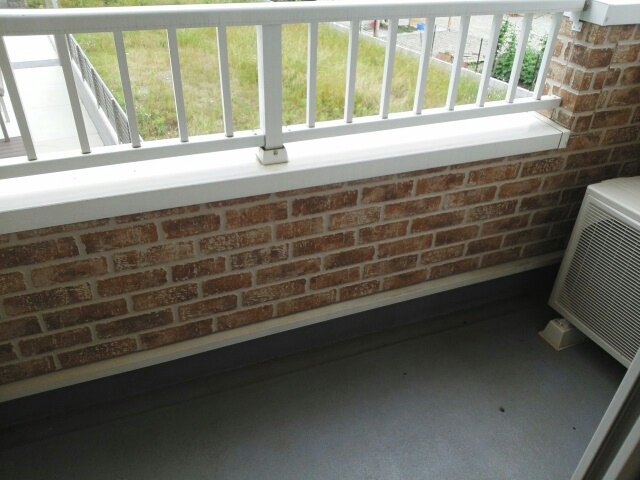 バルコニー　暖かな日差しのふりそそぐバルコニー