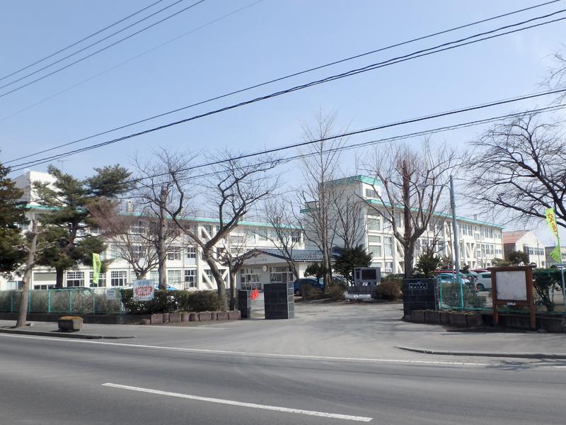 小学校　根城小学校（小学校）まで770m