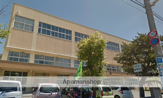 中学校　新川中（中学校）まで1025m