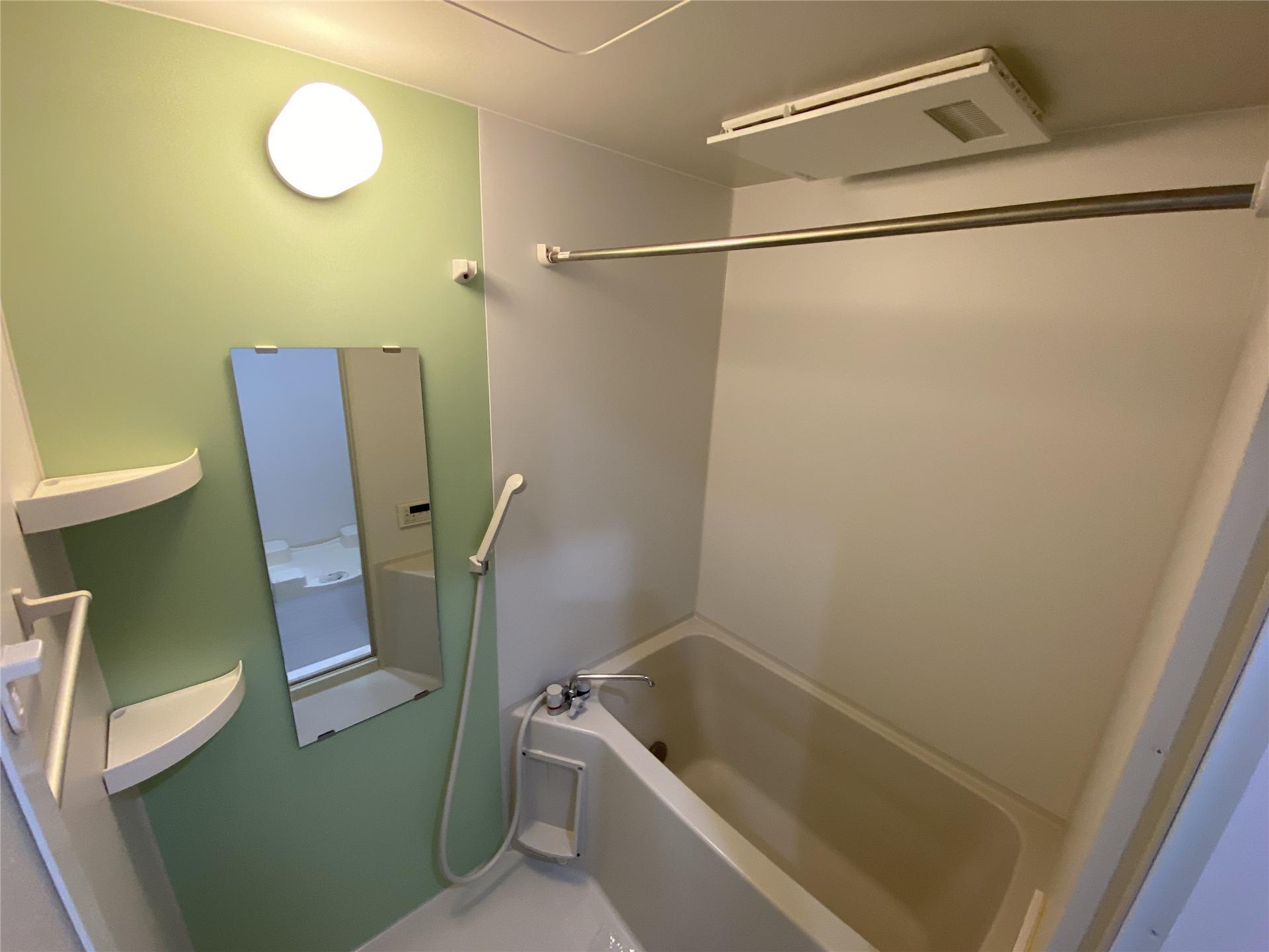 バス・シャワールーム　追焚・浴室乾燥機付きのお風呂です