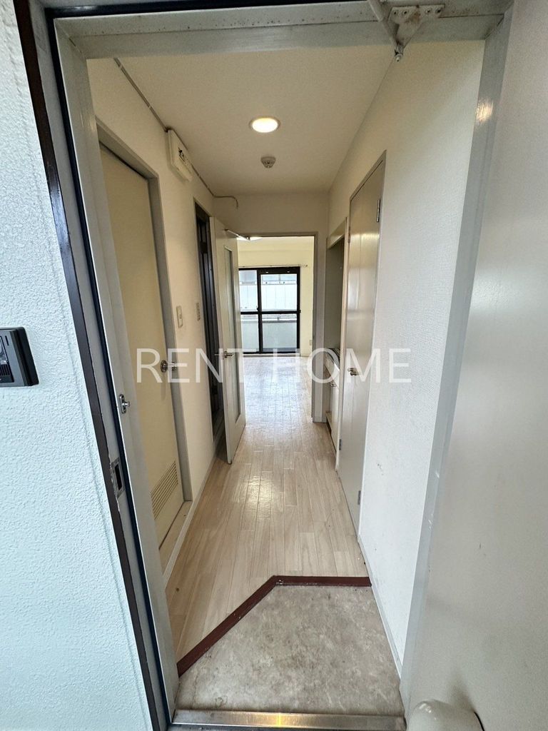 玄関　別タイプのお部屋の写真です