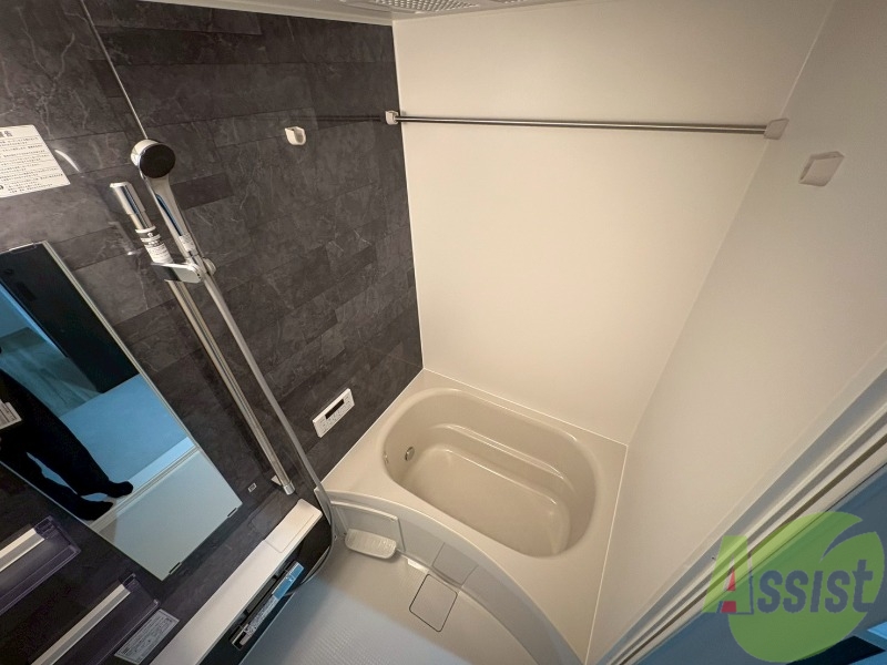 バス・シャワールーム　浴室です。お風呂は体全身が浸かるくらいの大きさでした。