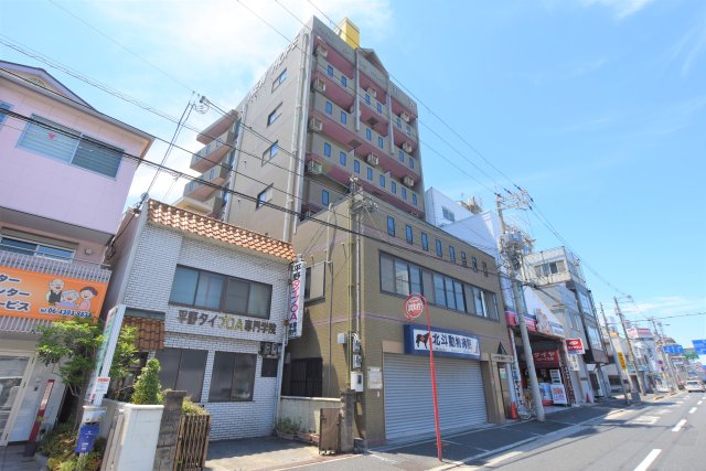FRONT OF THE POLICE新光の外観写真