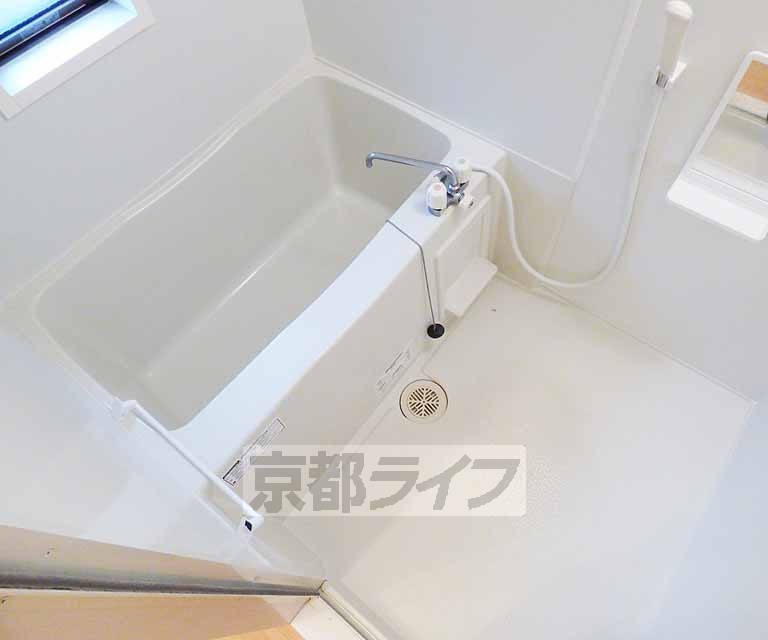 バス・シャワールーム　広々とした浴室です。