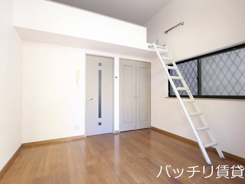 居室・リビング　別号室タイプの為、現状を優先致します。