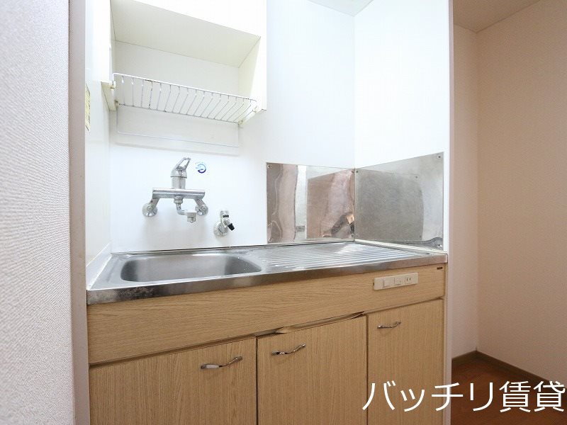 キッチン　別号室タイプの為、現状を優先致します。