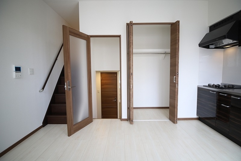 収納　ロングコートもかけれますね