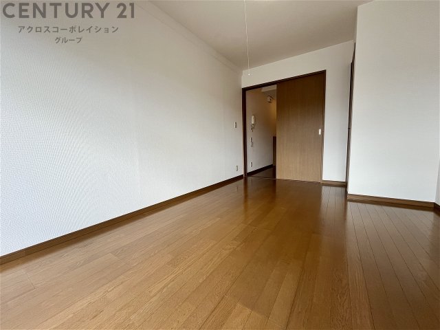 居室・リビング　南向き☆エアコン付きで初期費用を抑えられます☆