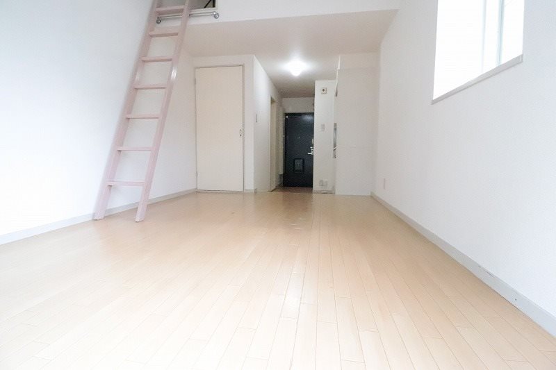 居室・リビング　※掲載情報と物件の現況が異なる場合、現況を優先するものとしま