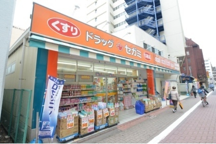 ドラックストア　ドラッグセガミ蒲田駅前店（ドラッグストア）まで600m