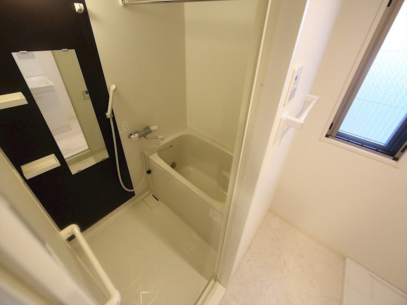 バス・シャワールーム　浴室暖房乾燥機付　追い焚き・オートバス機能付お風呂