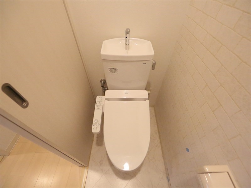 トイレ　温水洗浄暖房便座付トイレ