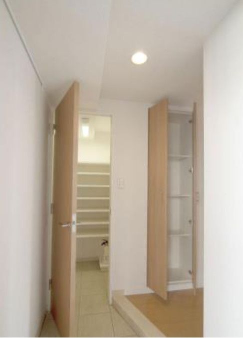 玄関　玄関　※別室参考写真です。