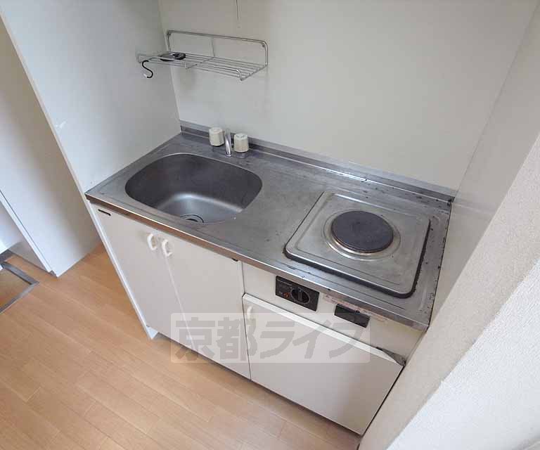 キッチン　電化コンロになります。