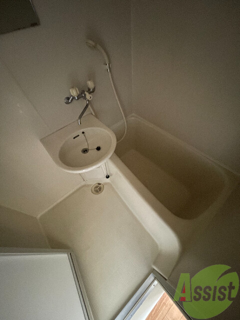 バス・シャワールーム　バス・トイレ別でお掃除しやすいですよ～。