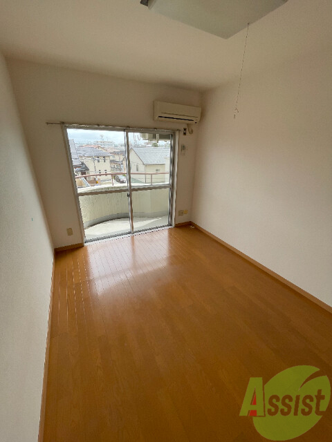 居室・リビング　洋室です。フローリング貼りの綺麗な室内です。